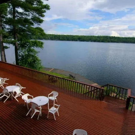 Westwind Inn On The Lake Buckhorn Exterior photo